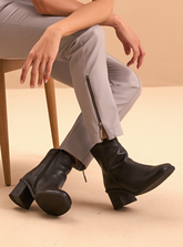 Bota em Couro Cano Médio Basic Preto